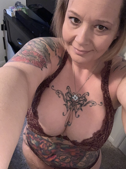 cougar48 onlyfans leaked picture 1