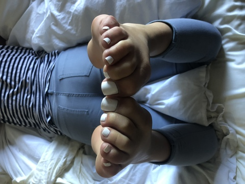 Header of cutiefeet34