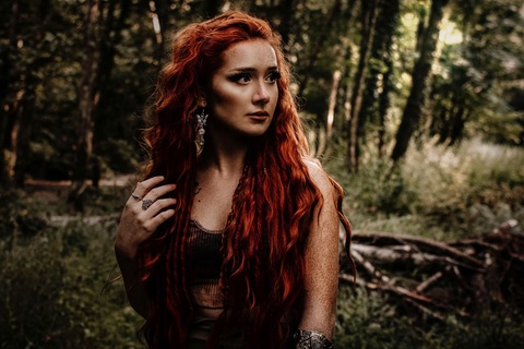 Header of deadlyredshieldmaiden