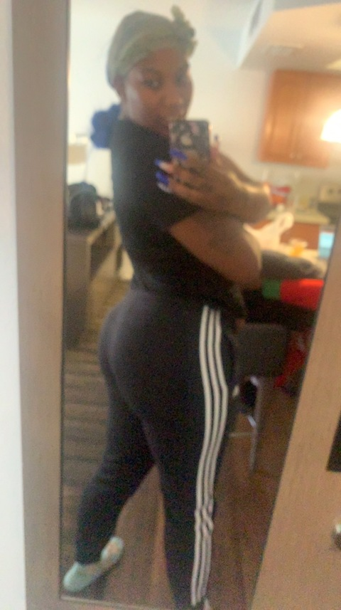 Header of riah_thee_stallion