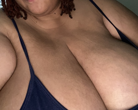 sexyreddbewbz onlyfans leaked picture 1