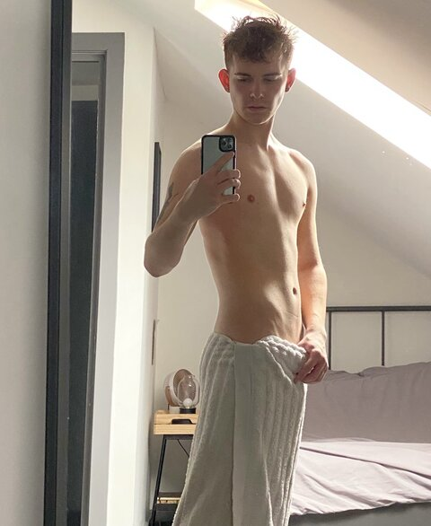 somethingfreddifree onlyfans leaked picture 1