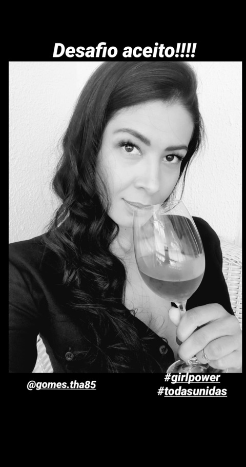 Header of thehotwifeholly