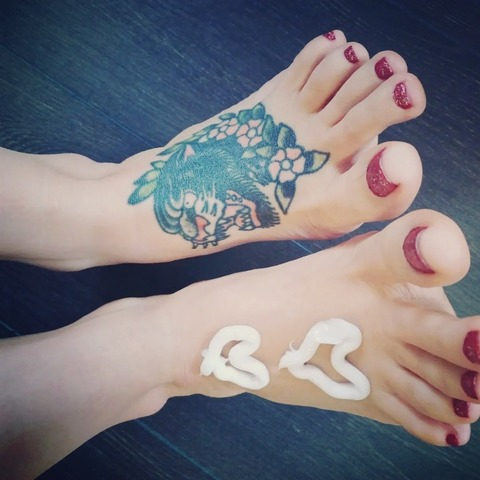 Header of ziwytattooedfeet